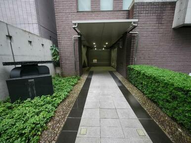 植裁が魅力的なアプローチ