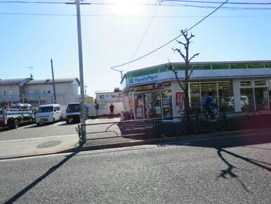 ファミリーマート　世田谷喜多見店