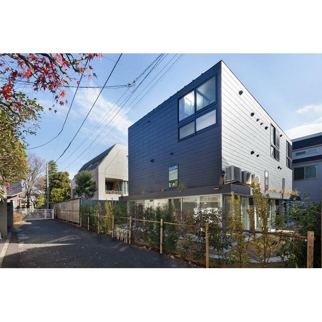 昼間とは全く違う姿を見せる夜の外観♪