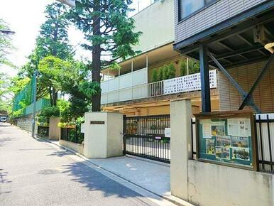 新宿区立牛込第二中学校