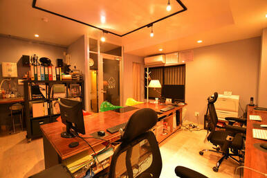 ２０１７年２月に撮影したものです。壁面色は現在ワインレッドに変更しています。