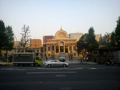 最寄駅は利便の良い”日比谷線築地駅”１番出口（築地本願寺前）より５分