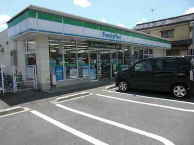 ファミリーマート　足立鹿浜店