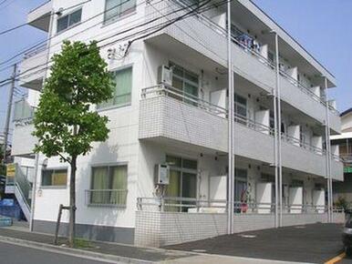 建物大規模修繕済みできれいな共用部。駐輪場も拡張してます。