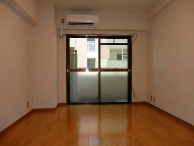 洋室６帖・床材フローリング