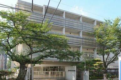 西新宿中学校