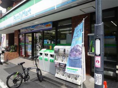 ファミリーマート　丸萬椎名町北口店