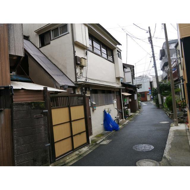 アパート１室の倉庫貸し／室内くすみ汚れがあり／保管物の重量内容は制限あります