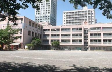 新宿区立花園小学校